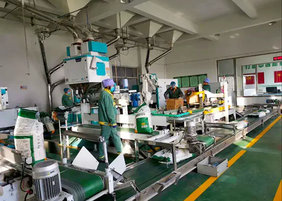Máquina de ensaque semi automática para o saco 20-50kg material da maioria na indústria da alimentação animal