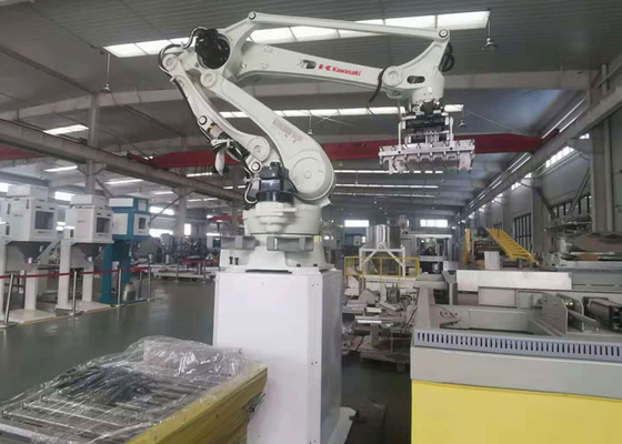 Robô Palletiser com linha central da picareta e do lugar 4 da unidade do software